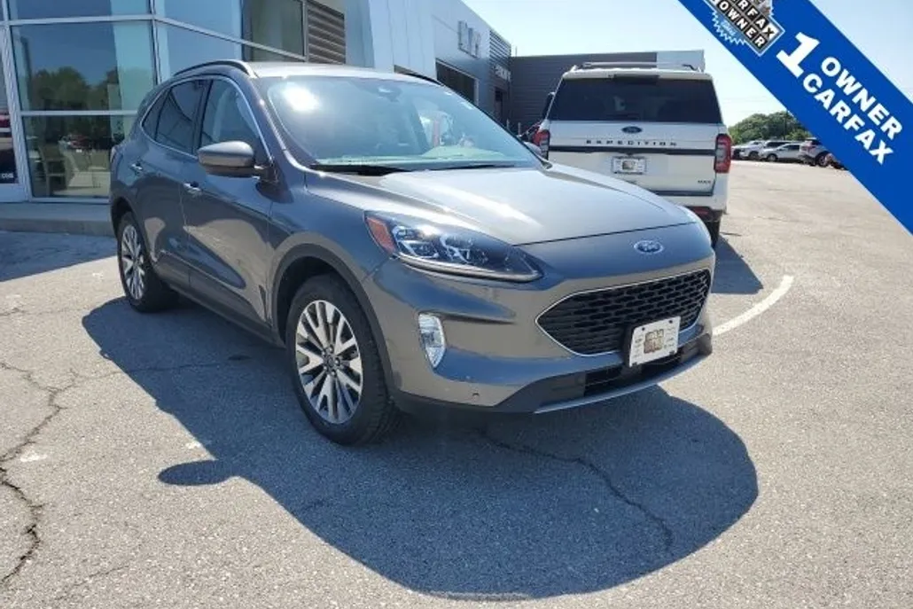 2022 Ford Escape Titanium photo 1