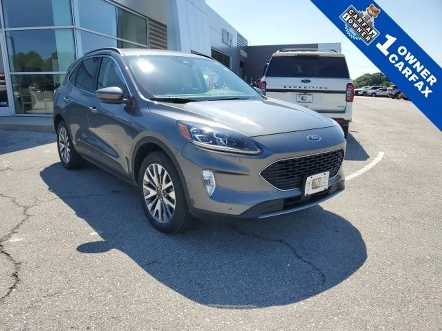 2022 Ford Escape Titanium photo 1