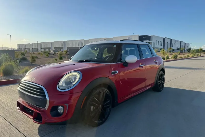 2018 Mini Cooper 4 Door Hardtop photo 1