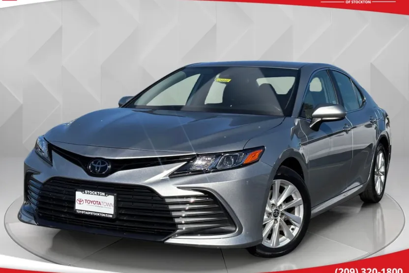 2023 Toyota Camry LE photo 1