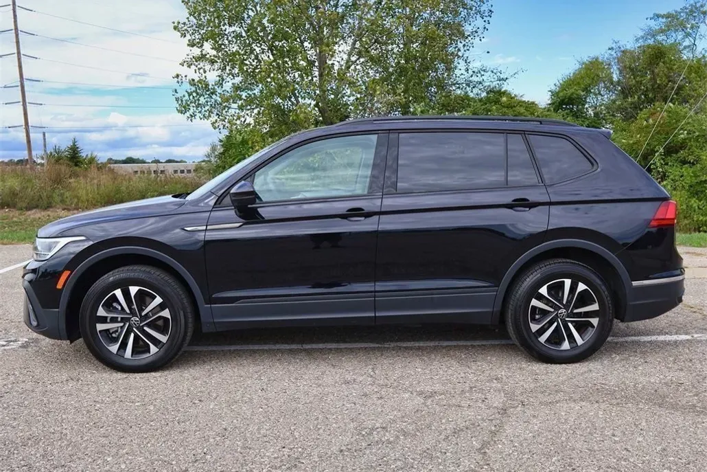 2022 Volkswagen Tiguan S photo 1
