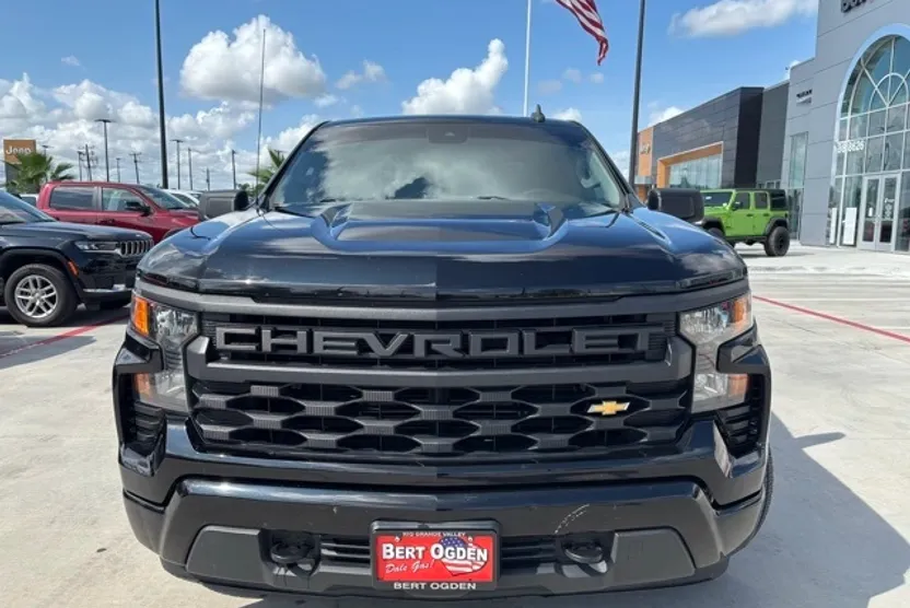 2022 Chevrolet Silverado 1500 Custom photo 1
