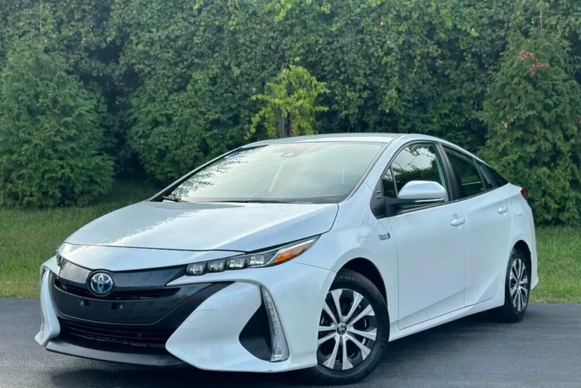 2022 Toyota Prius Prime LE photo 1