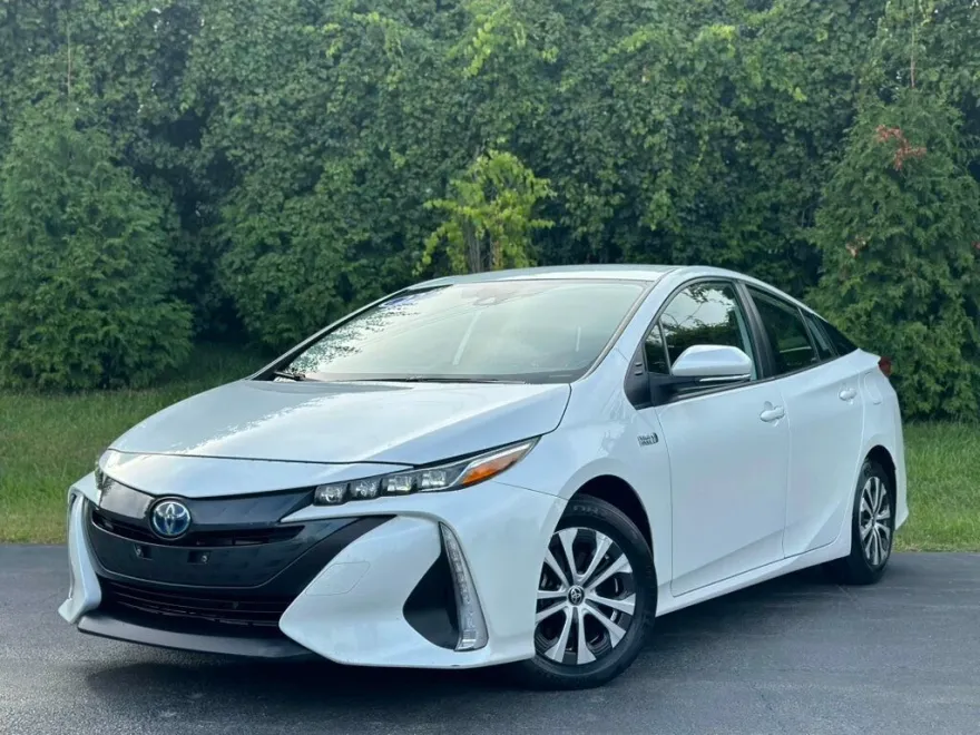 2022 Toyota Prius Prime LE photo 1