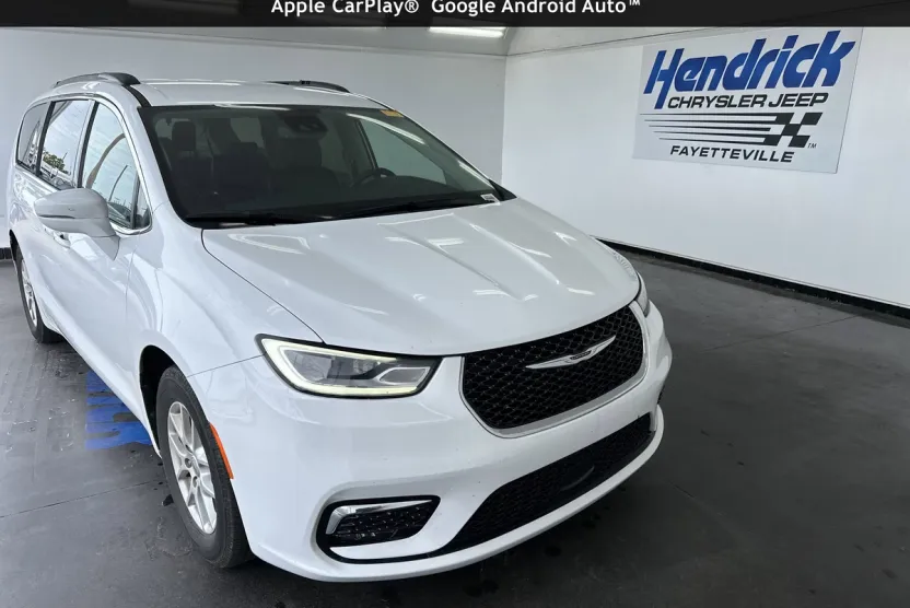 2022 Chrysler Pacifica Touring L photo 1