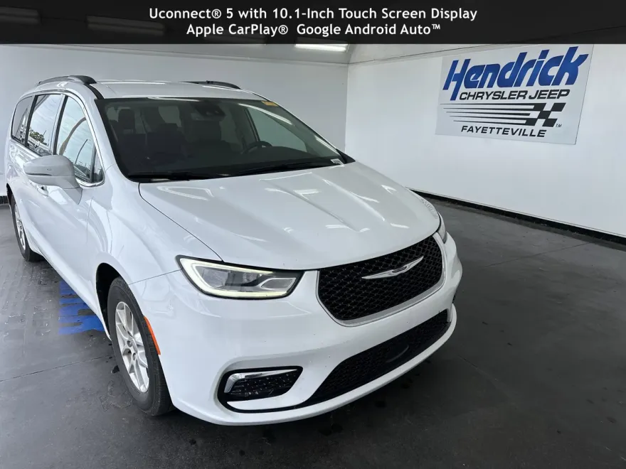 2022 Chrysler Pacifica Touring L photo 1