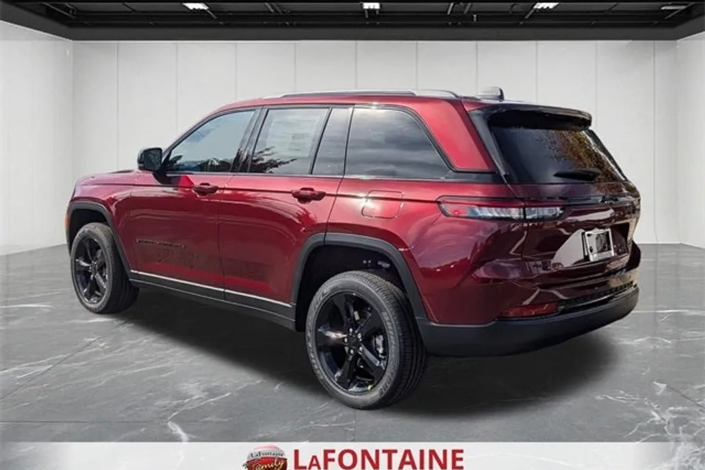 2025 Jeep Grand Cherokee Altitude photo 1