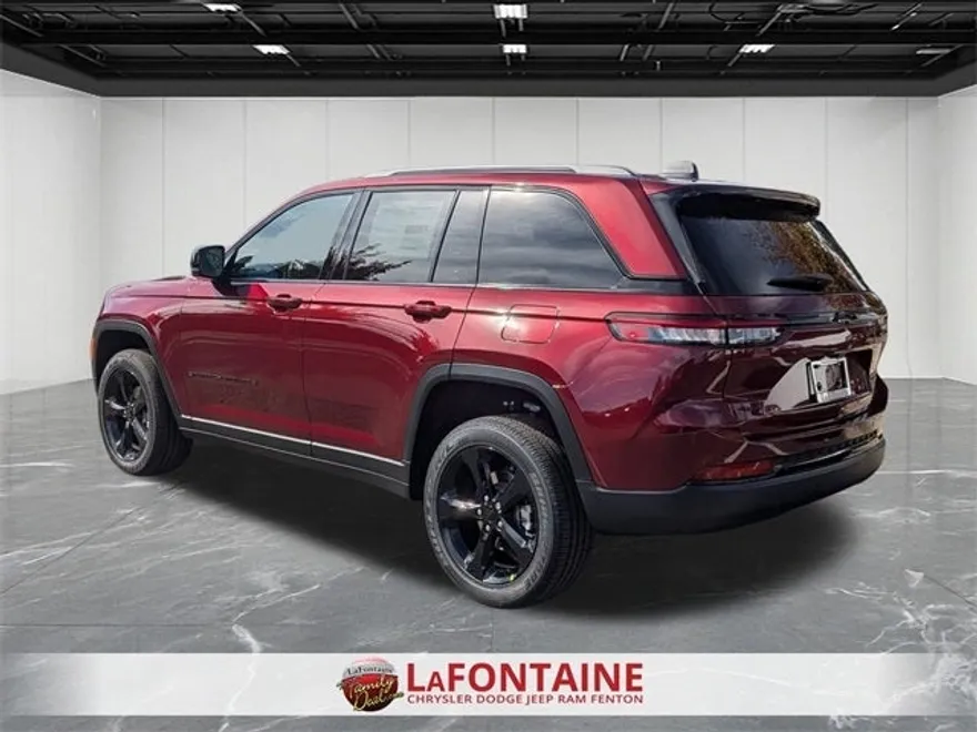 2025 Jeep Grand Cherokee Altitude photo 1
