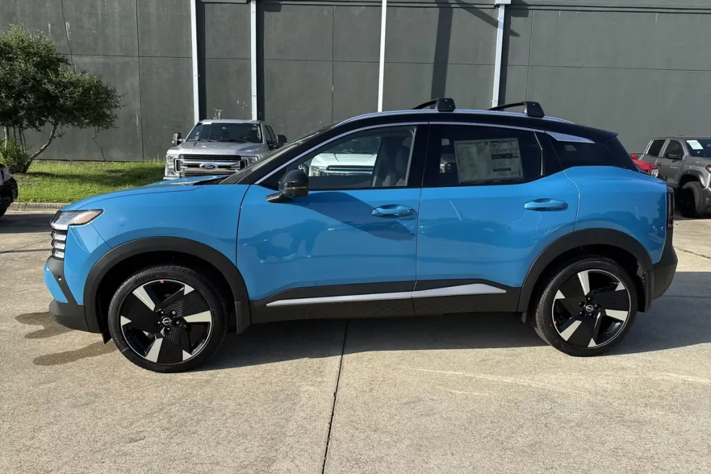 2025 Nissan Kicks SR photo 1