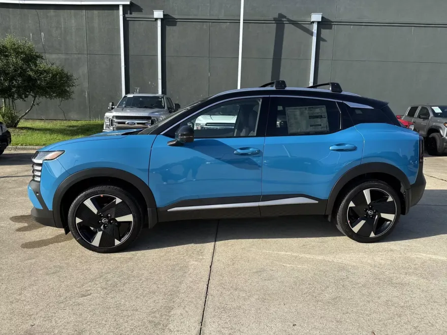 2025 Nissan Kicks SR photo 1
