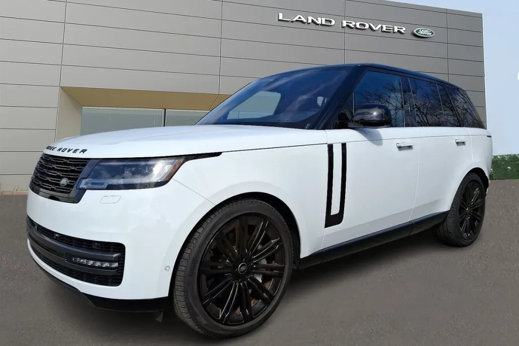 2023 Land Rover Range Rover SE photo 1