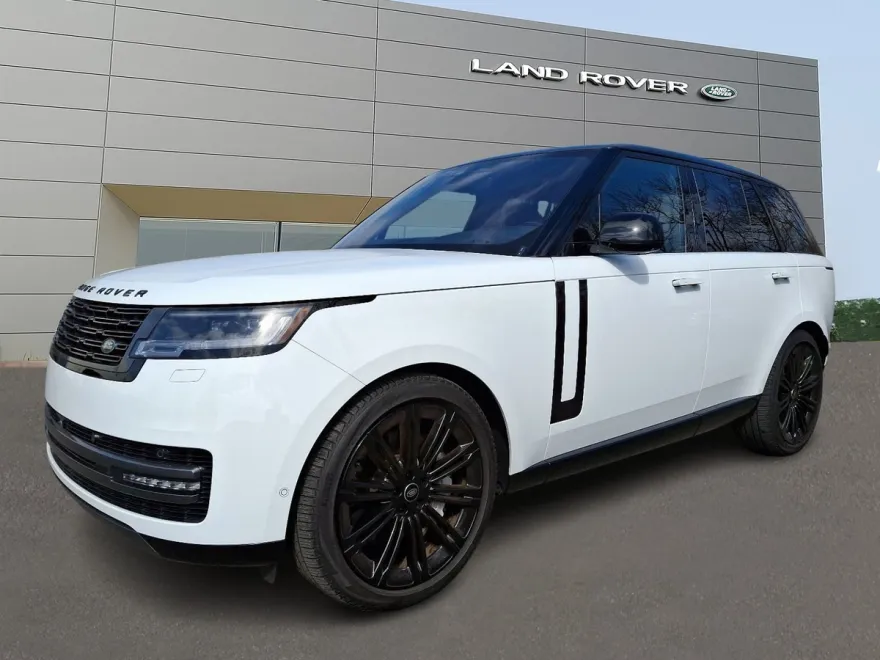 2023 Land Rover Range Rover SE photo 1