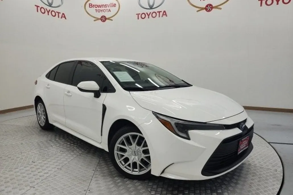 2024 Toyota Corolla LE photo 1