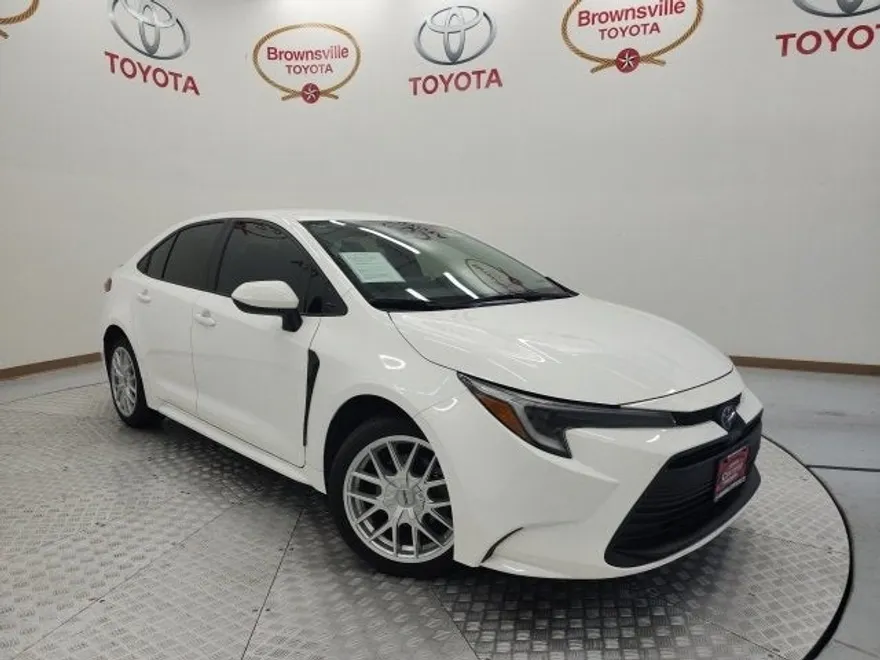 2024 Toyota Corolla LE photo 1