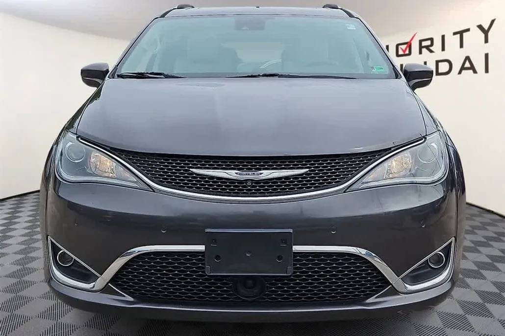 2019 Chrysler Pacifica Touring Plus photo 1