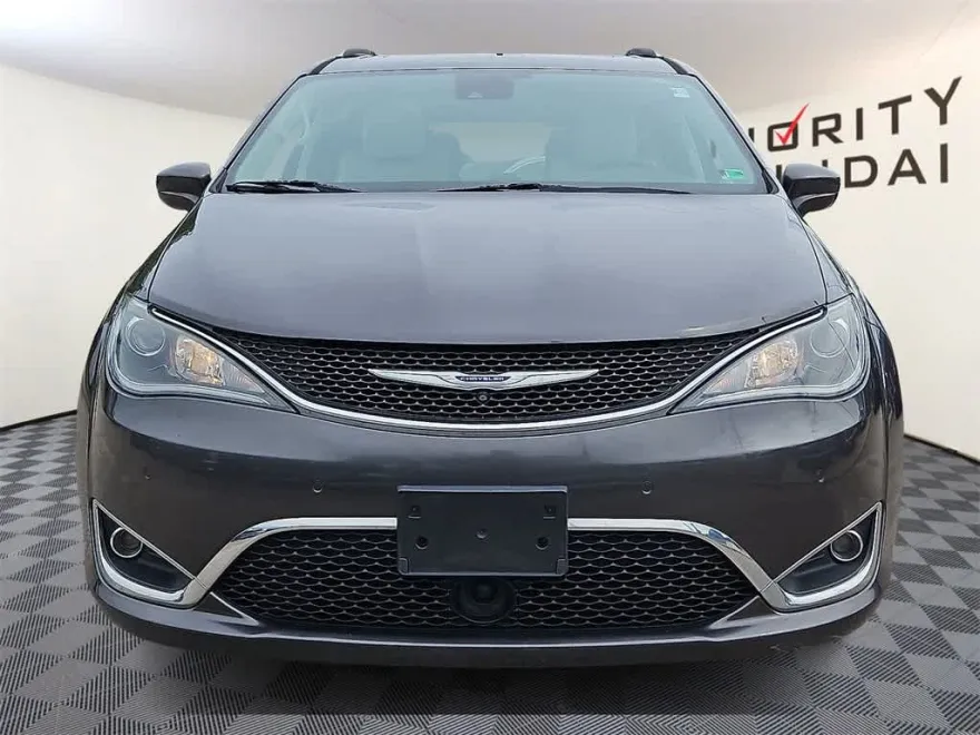 2019 Chrysler Pacifica Touring Plus photo 1
