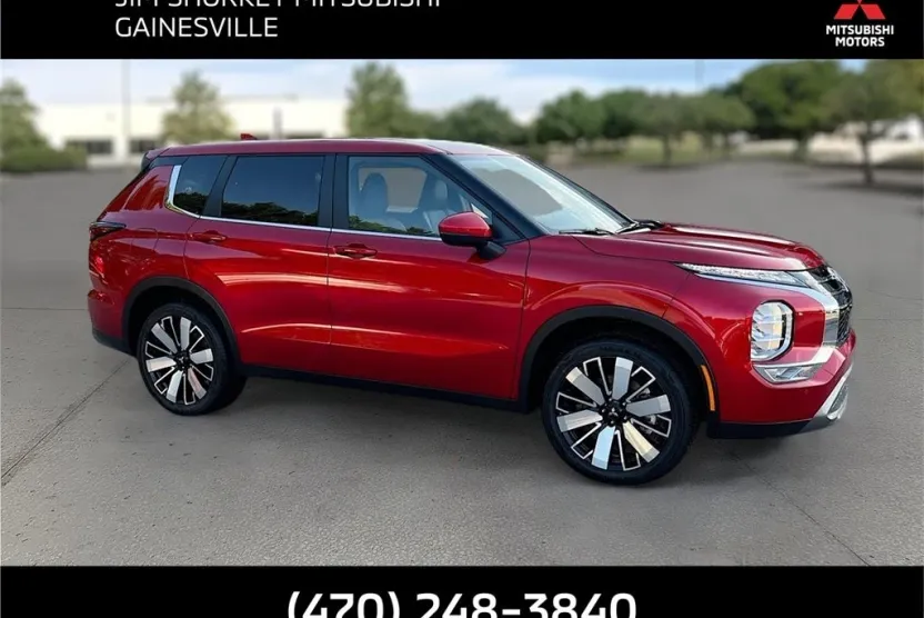 2025 Mitsubishi Outlander SE photo 1