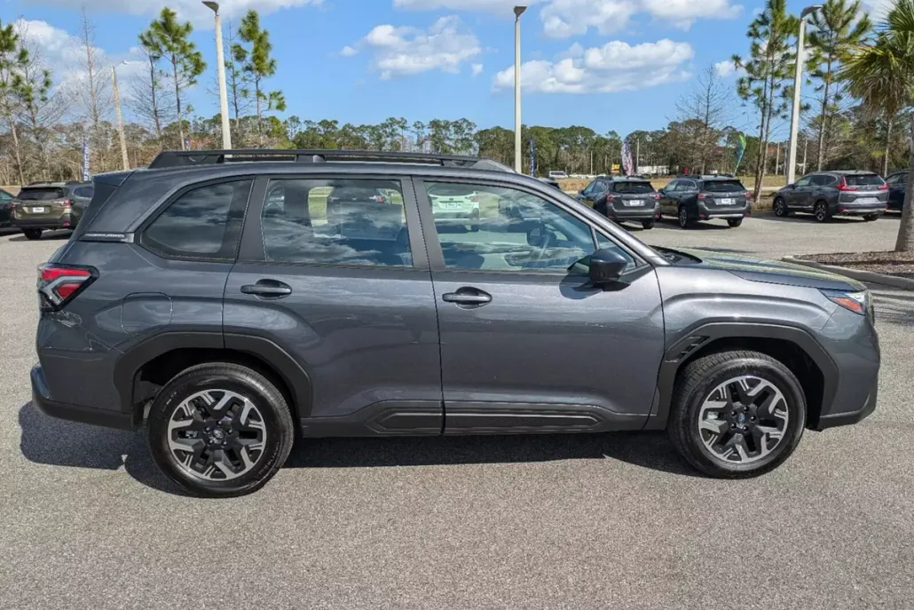 2025 Subaru Forester Base photo 1