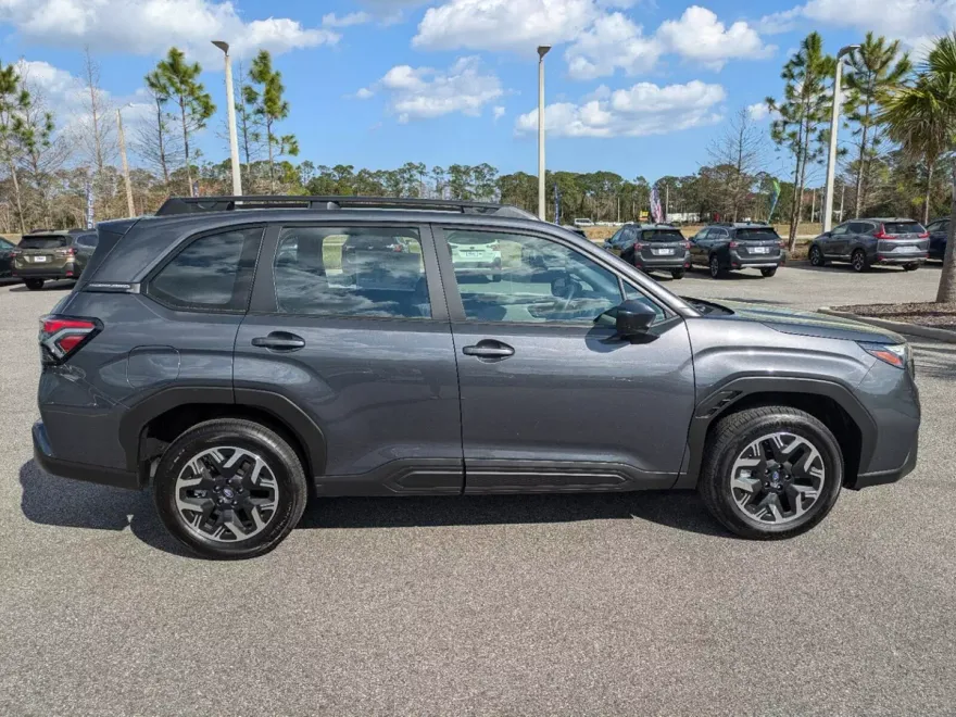 2025 Subaru Forester Base photo 1
