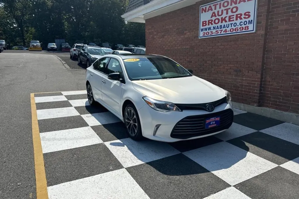 2018 Toyota Avalon Hybrid XLE Premium photo 1