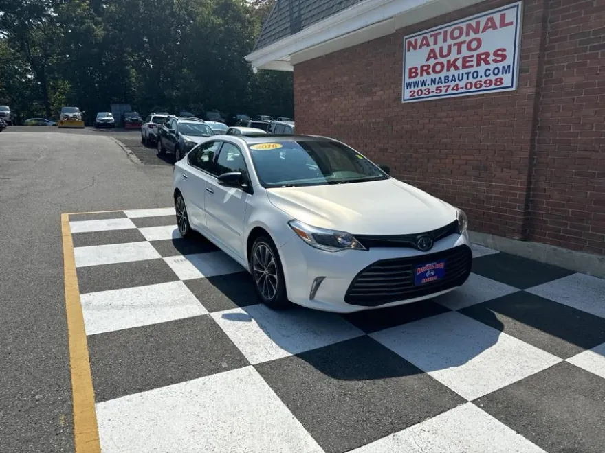 2018 Toyota Avalon Hybrid XLE Premium photo 1