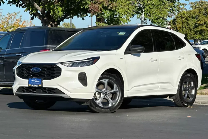 2023 Ford Escape ST-Line photo 1