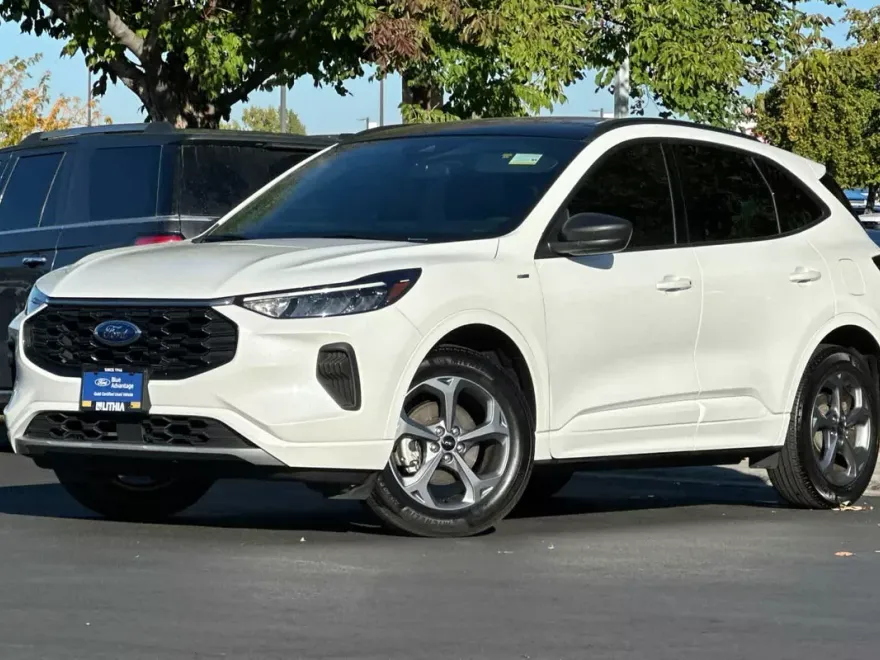 2023 Ford Escape ST-Line photo 1