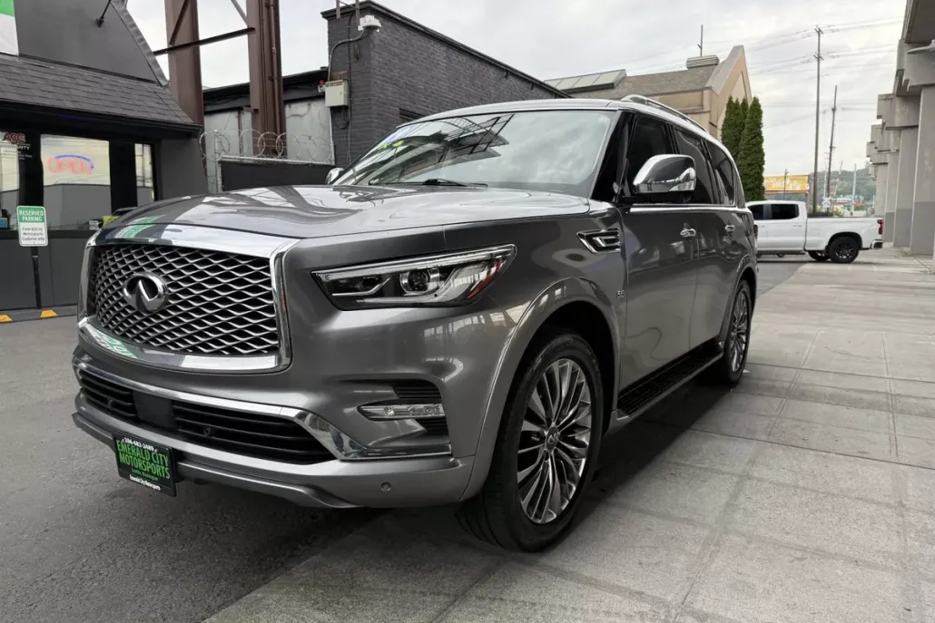 2019 Infiniti QX80 Luxe photo 1