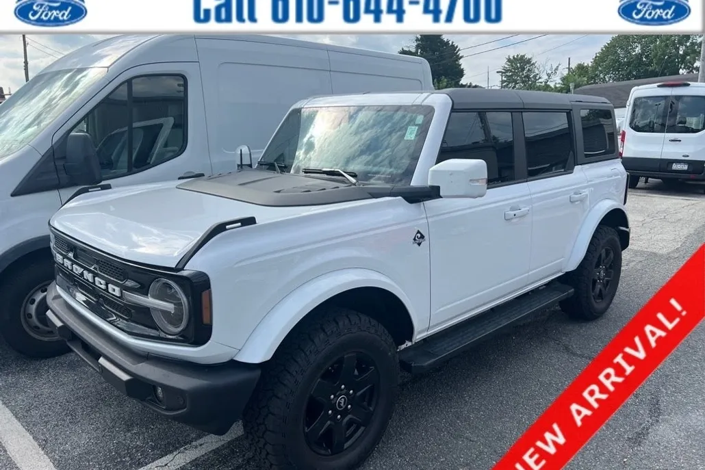 2022 Ford Bronco Outer Banks photo 1