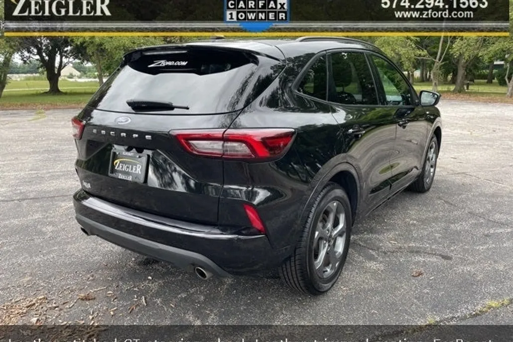 2024 Ford Escape ST-Line photo 1