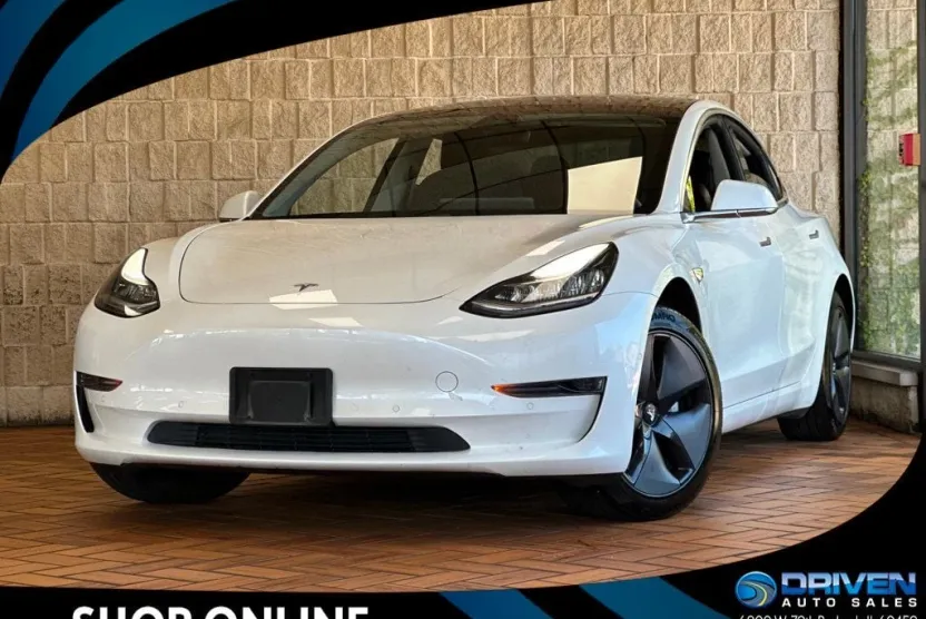 2020 Tesla Model 3 Standard Range Plus photo 1