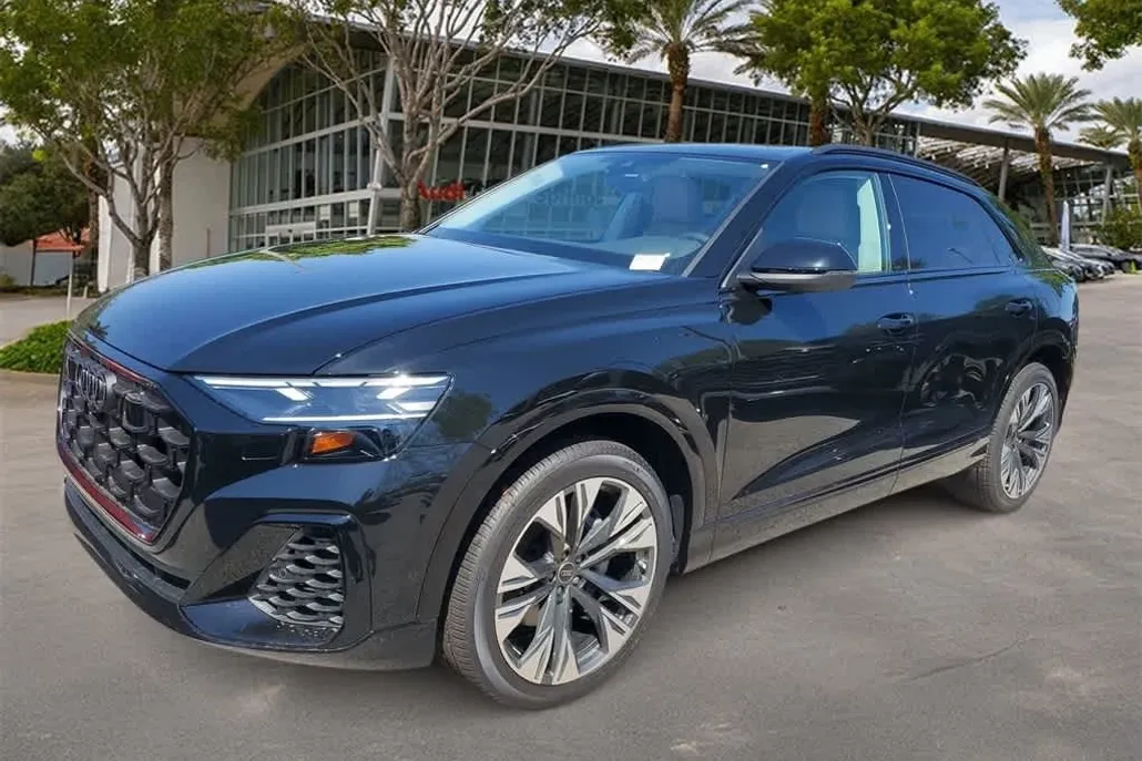 2025 Audi Q8 55 Premium Plus photo 1