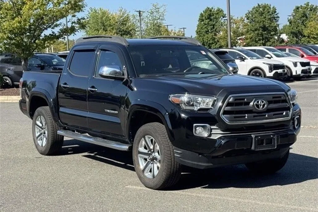 2016 Toyota Tacoma Limited V6 photo 1