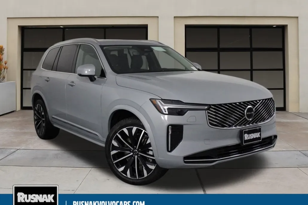 2025 Volvo XC90 Core photo 1