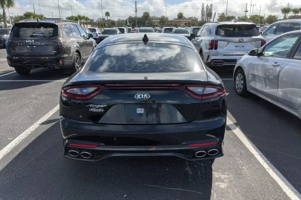 2019 Kia Stinger photo 1