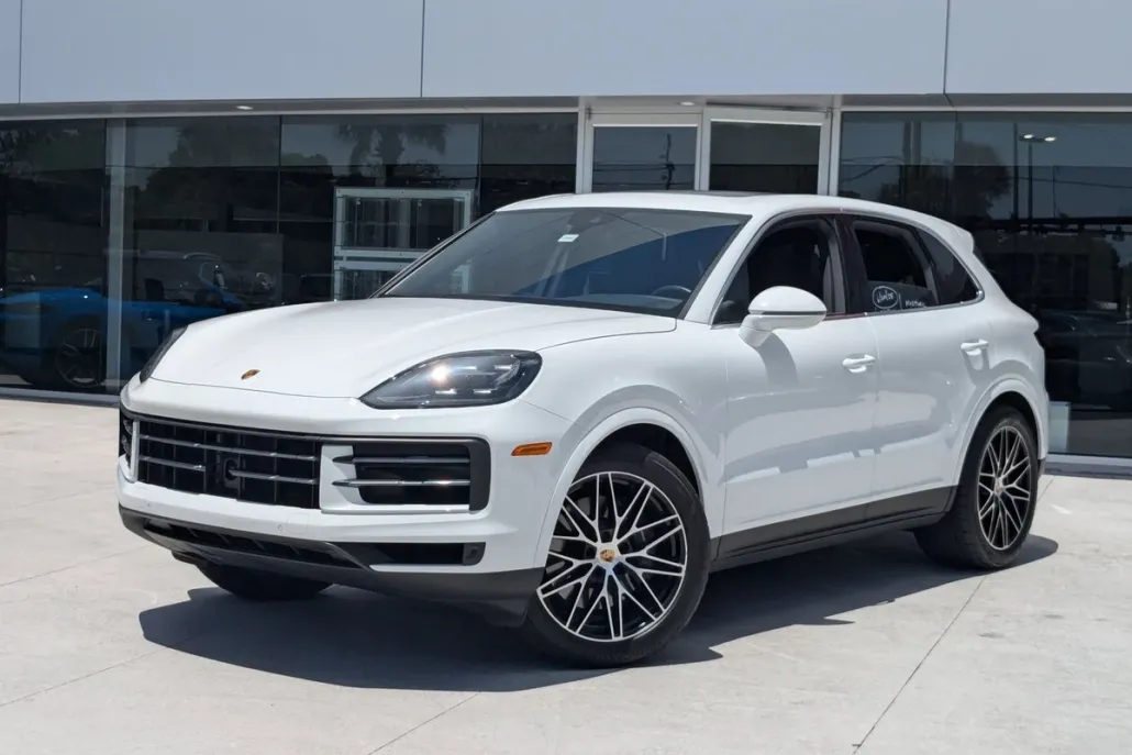 2024 Porsche Cayenne photo 1