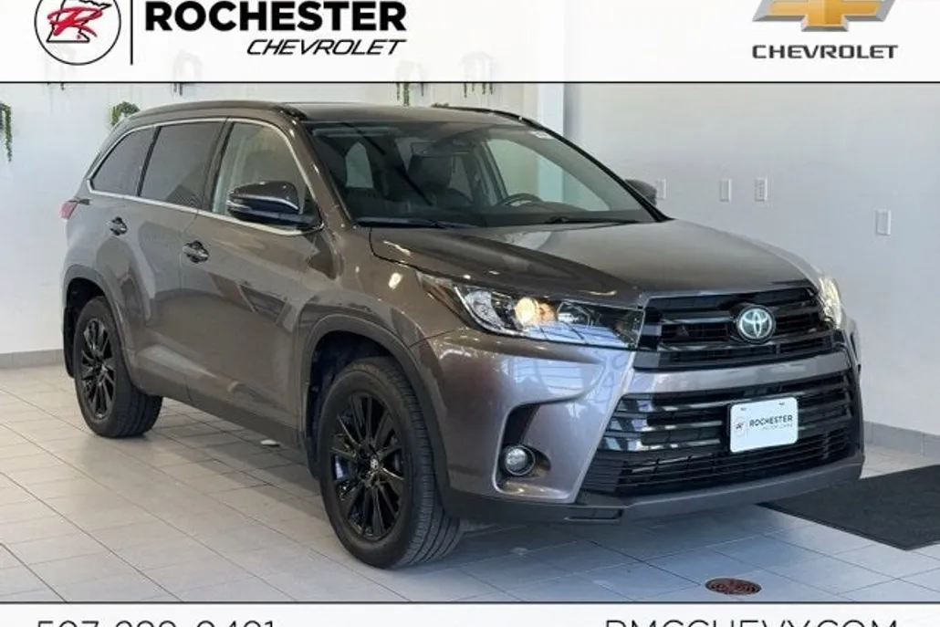 2019 Toyota Highlander SE photo 1