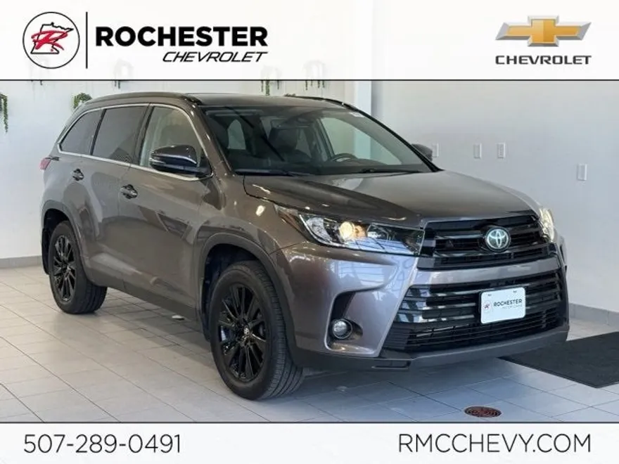 2019 Toyota Highlander SE photo 1