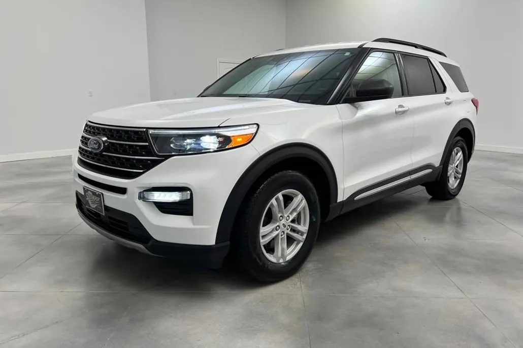 2024 Ford Explorer XLT photo 1