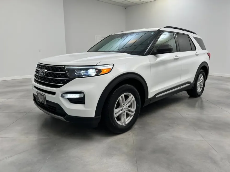 2024 Ford Explorer XLT photo 1