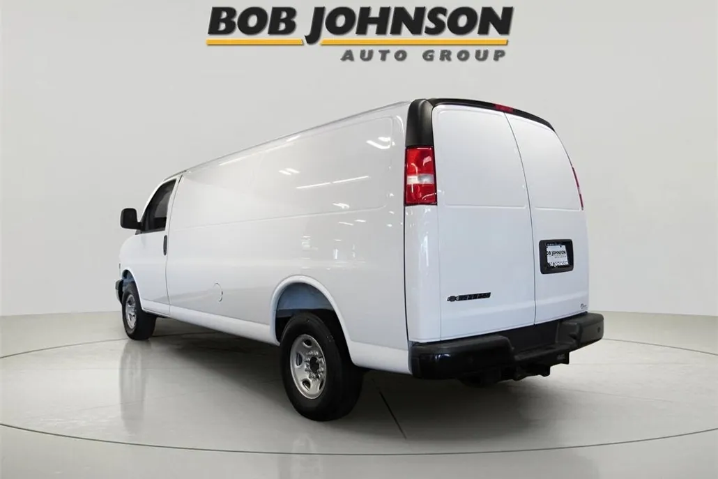 2025 Chevrolet Express Cargo 3500 photo 1