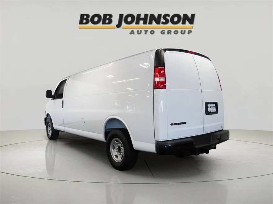 2025 Chevrolet Express Cargo 3500 photo 1
