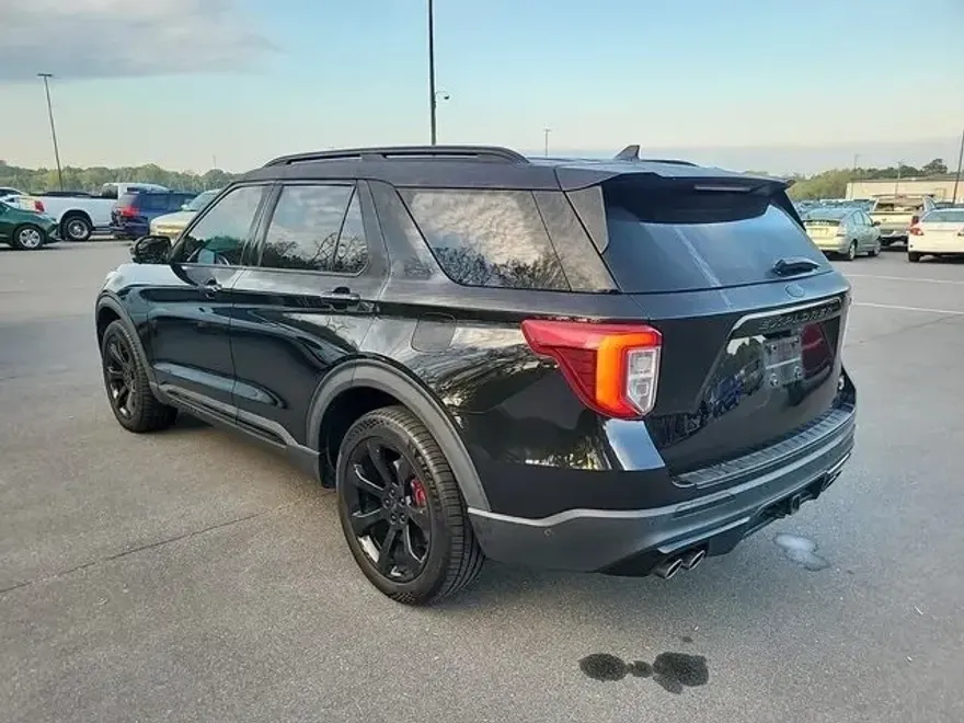 2022 Ford Explorer ST photo 1