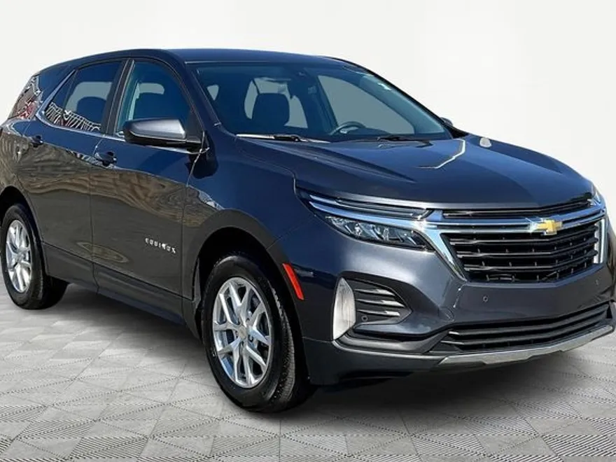 2023 Chevrolet Equinox LT photo 1