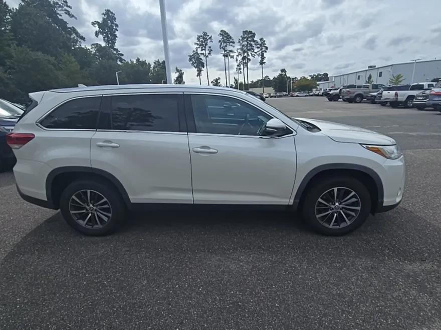 2019 Toyota Highlander SE XLE photo 1