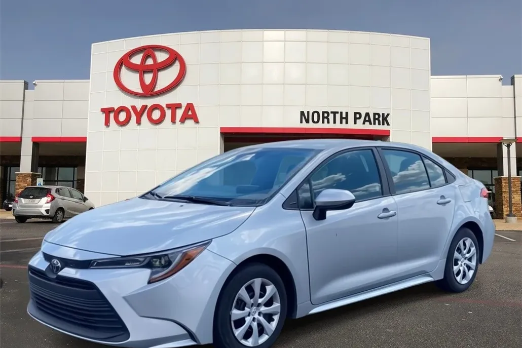 2024 Toyota Corolla LE photo 1