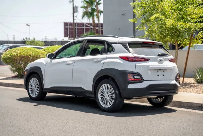 2021 Hyundai Kona SEL photo 1