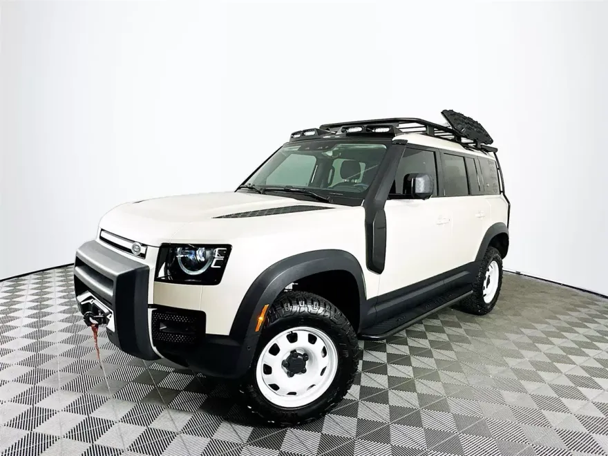 2024 Land Rover Defender 110 S photo 1