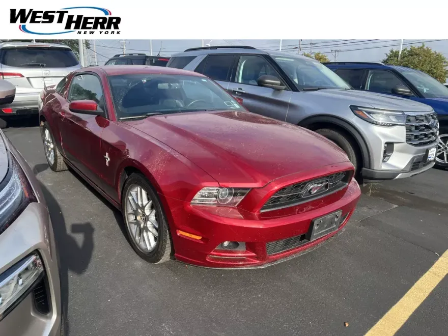 2014 Ford Mustang V6 Premium photo 1