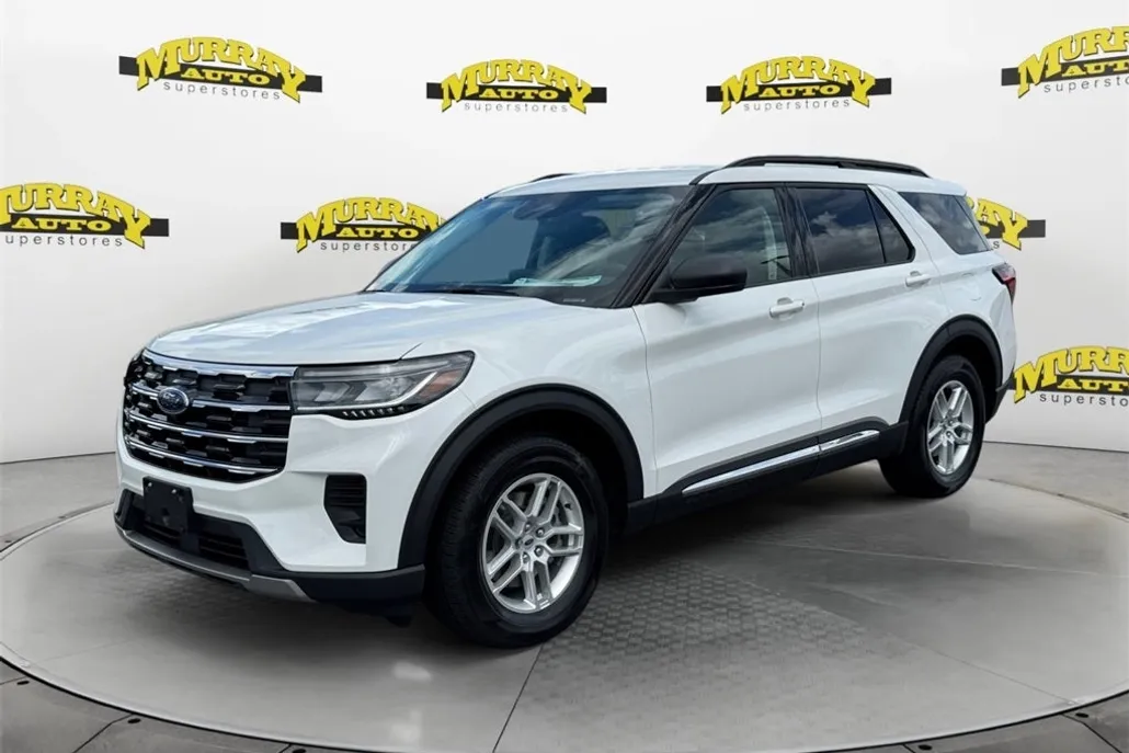 2025 Ford Explorer photo 1